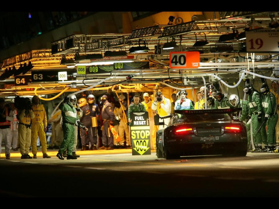  Aston Martin DBR9 Le Mans Winner 2007 года  (фото 21 из 21)